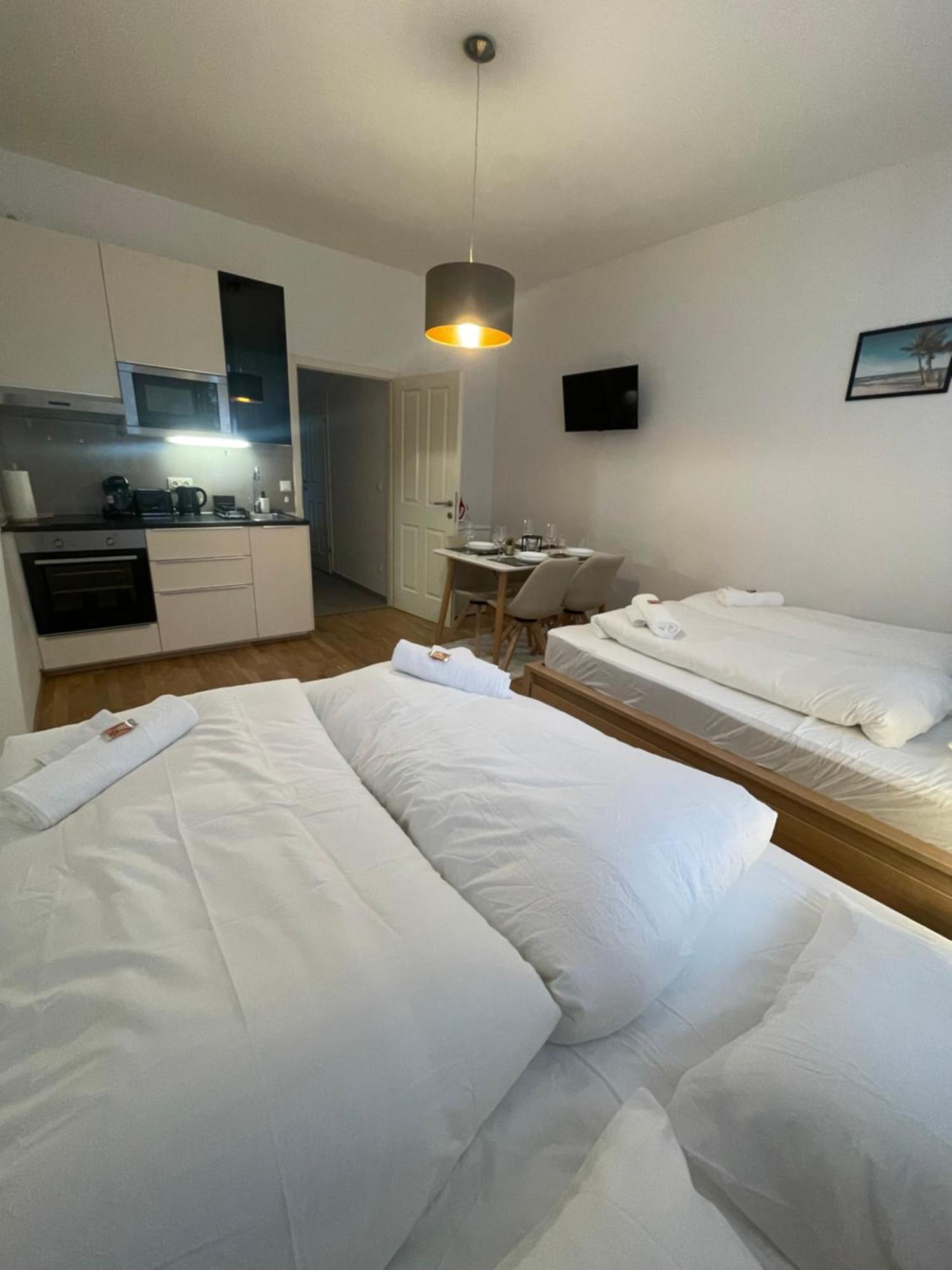 Cozy 5-Person Apartment In Vienna 6 Esterno foto